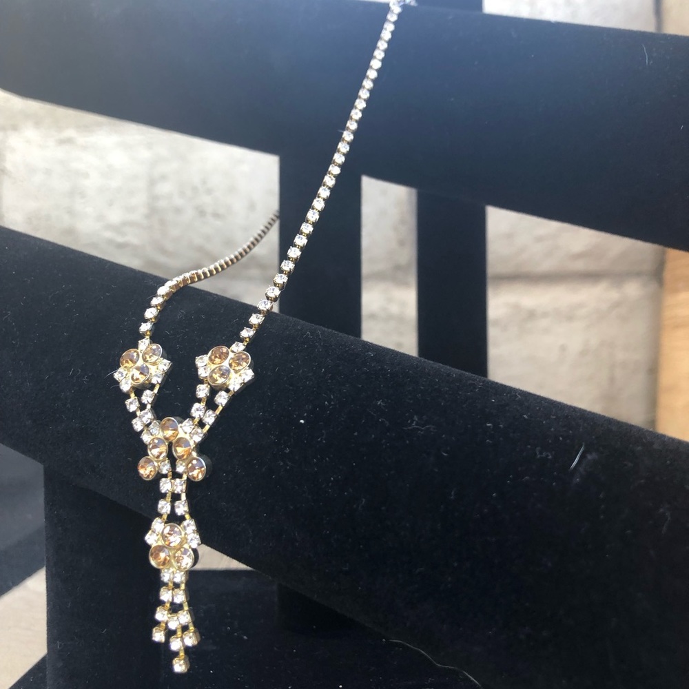 VERY VINTAGE Necklace